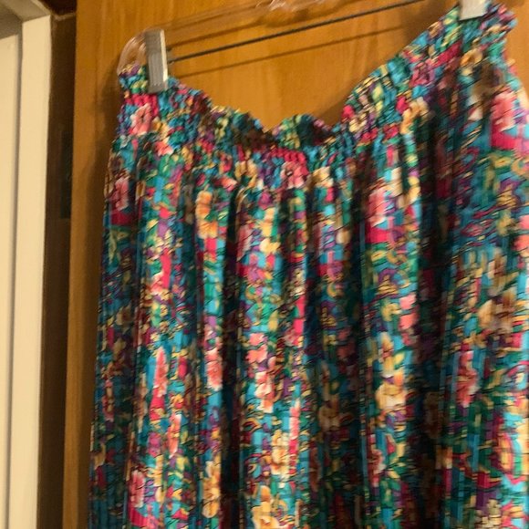 Multi-color 2-Piece Women's Suit - Picture 3 of 5